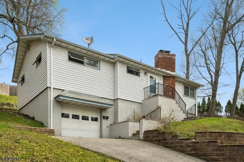 10 De Lazier Pl, Bloomingdale, NJ 07403 - #2