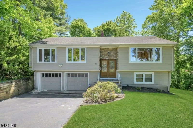 34 Bear Brook Ln, Livingston, NJ 07039 - #1