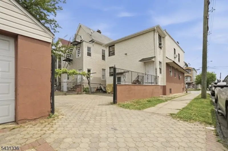 75 Geneva St, Elizabethport, NJ 07206 - #1