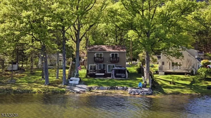 931 Plymouth Lake Dr, Stillwater, NJ 07860 - #1