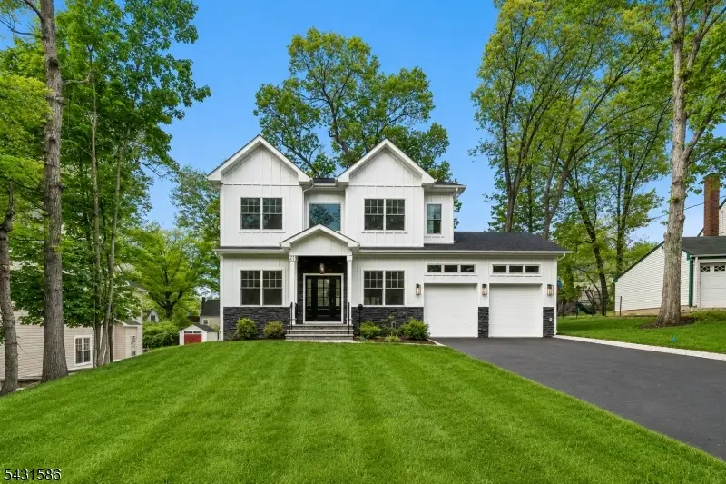 21 Maplewood Dr, Livingston, NJ 07039 - #1