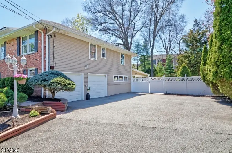 2 Midwood Dr, Florham Park, NJ 07932 - #3