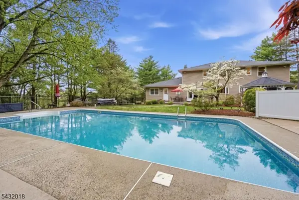 15 Sunrise Cir, Clinton Twp., NJ 08809