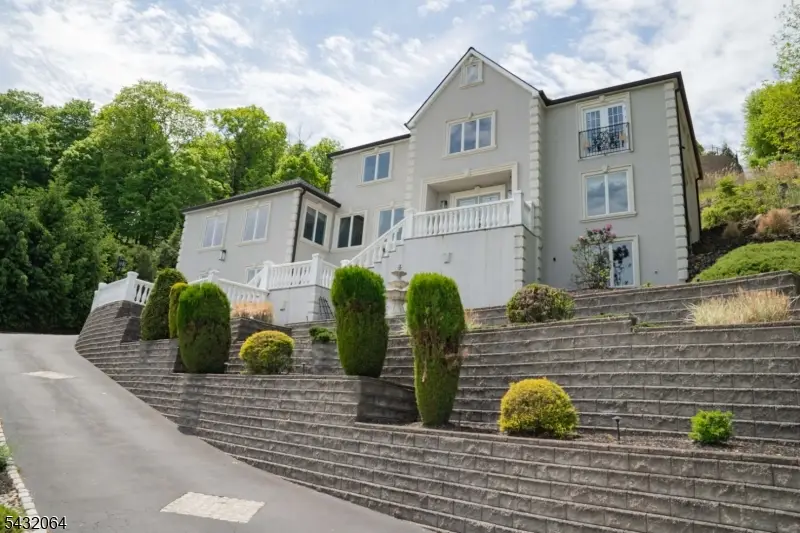 207 Eileen Dr, Cedar Grove, NJ 07009 - #2