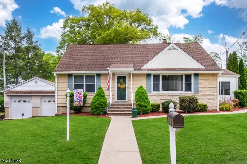 7 Mary St, Bloomingdale, NJ 07403 - #1