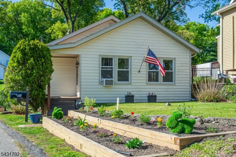 42 Main Beach Rd, Ringwood, NJ 07456 - #1
