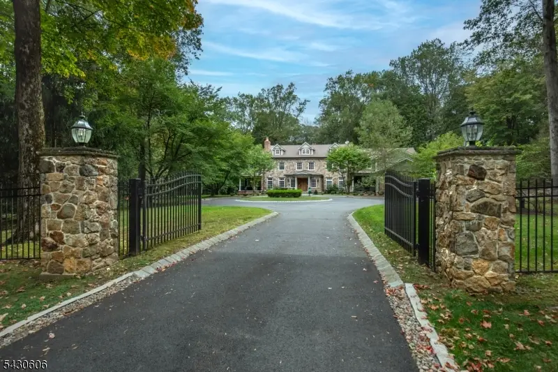 5 Burnett Rd, Mendham, NJ 07945 - #1
