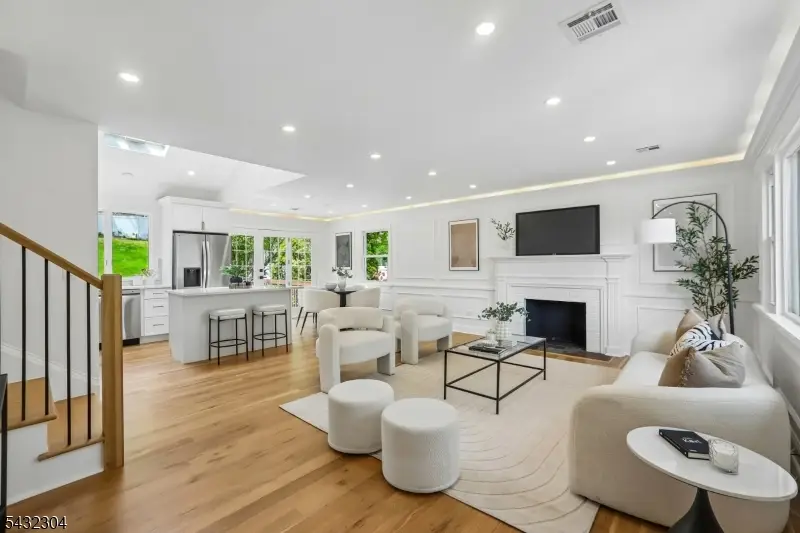34 Clark St, Summit, NJ 07901 - #3