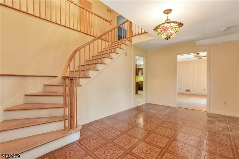 8 Branko Rd, Berkeley Heights, NJ 07922 - #2