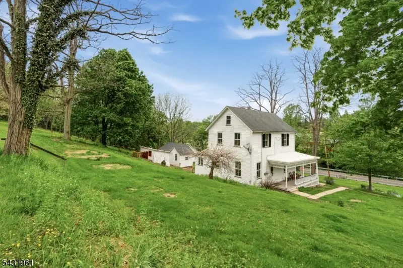 206 Race St, Pittstown, NJ 08867 - #2