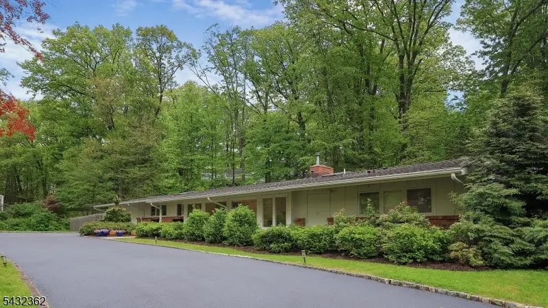 75 Seney Dr, Bernardsville, NJ 07924 - #3