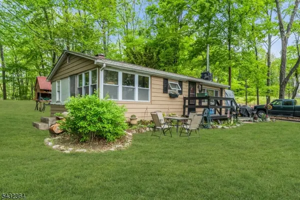 20 Plaza Dr, Hampton Twp., NJ 07860