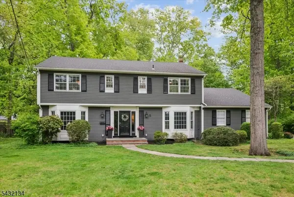 5 Blanchet Ct, Florham Park Boro, NJ 07932