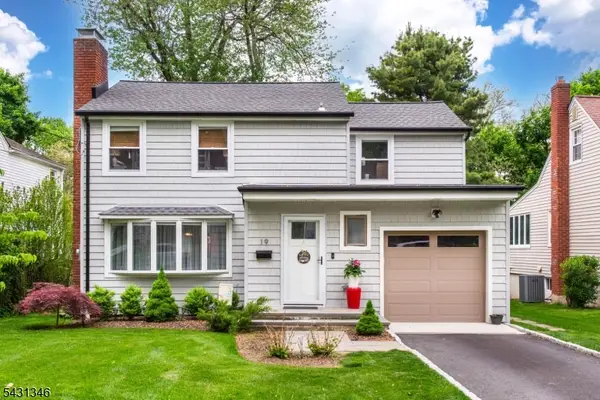 19 Plymouth Pl, Roseland Boro, NJ 07068