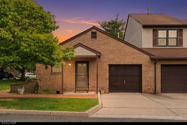 10 Daniel Ct, Lebanon Boro, NJ 08833