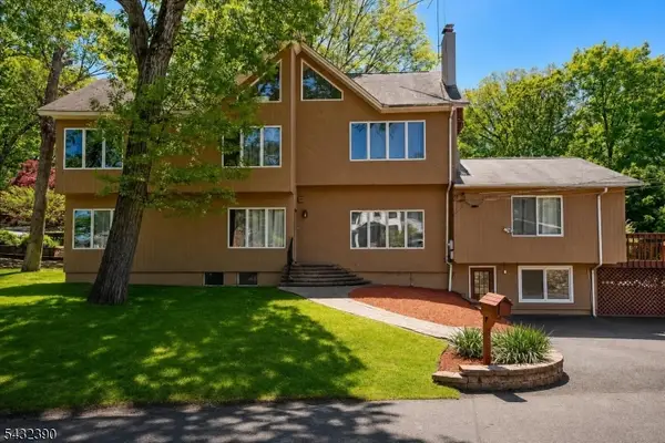 17 Hickory Dr, Oakland Boro, NJ 07436