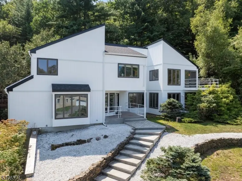 215 Eileen Dr, Cedar Grove, NJ 07009 - #1
