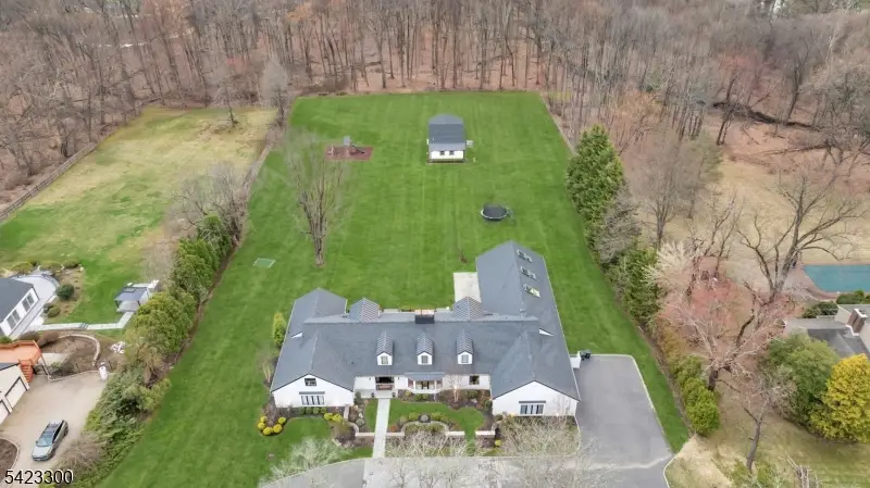 16 E Greenbrook Rd, North Caldwell, NJ 07006 - #2