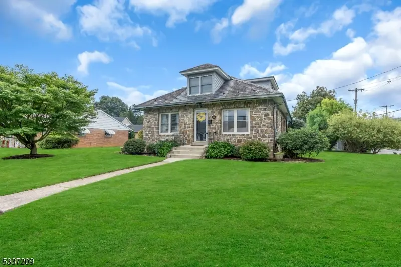 122 Aurora St, Delaware Park, NJ 08865 - #2
