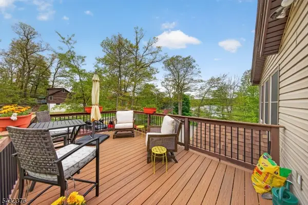 1052 Lakeside Dr East, Vernon Twp., NJ 07422
