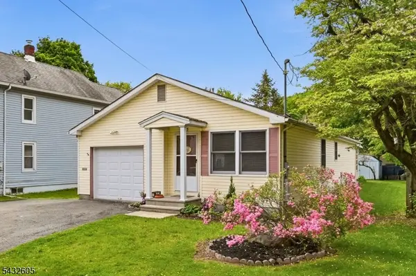 15 Orchard St, Bloomingdale Boro, NJ 07403
