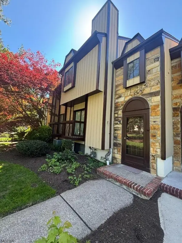 119 Wimbledon Sq, Washington Twp., NJ 07840