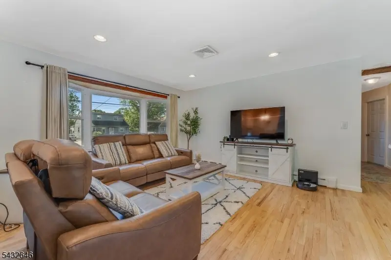 129 Chestnut St, Bradley Gardens, NJ 08807 - #3