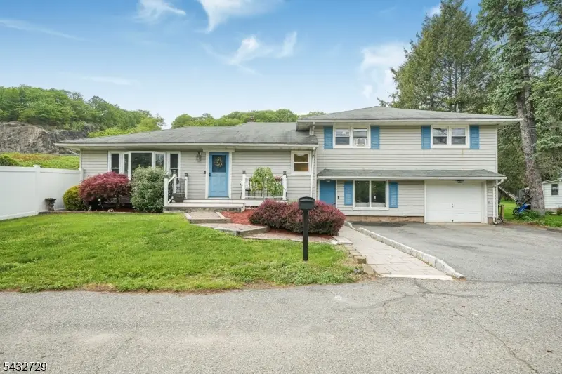 22 Federal Hill Rd, Pompton Lakes, NJ 07442 - #1