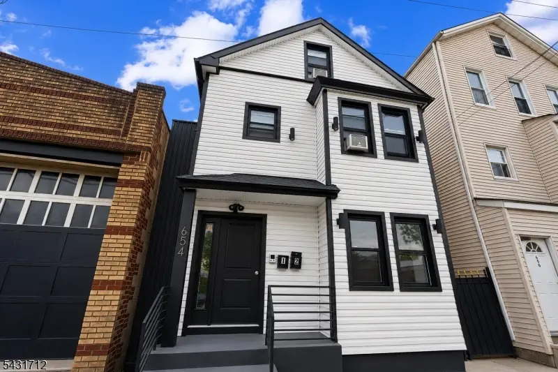 654 S 12th St, Newark, NJ 07103 - #2