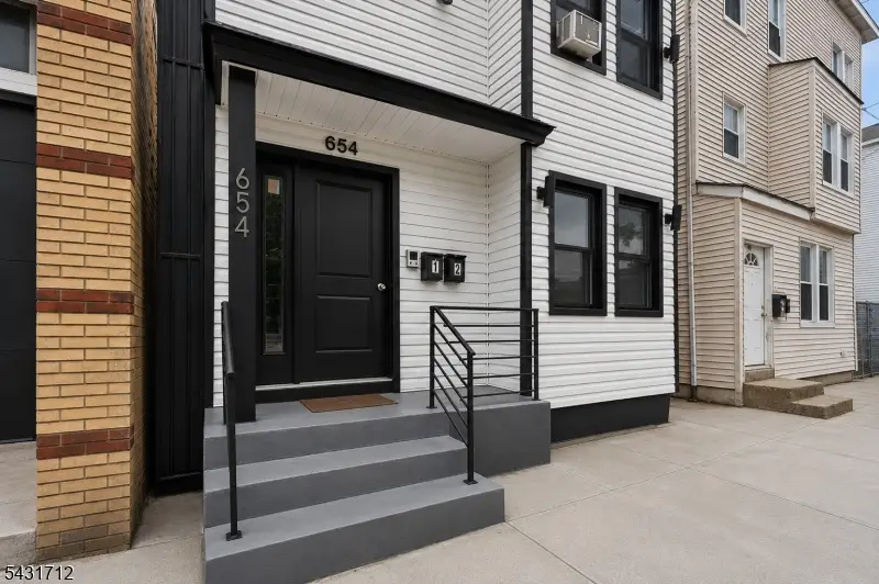 654 S 12th St, Newark, NJ 07103 - #3