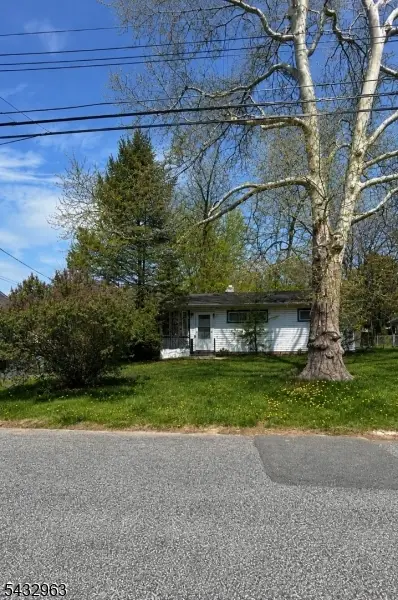 709 Lynda, Lopatcong Twp., NJ 08865