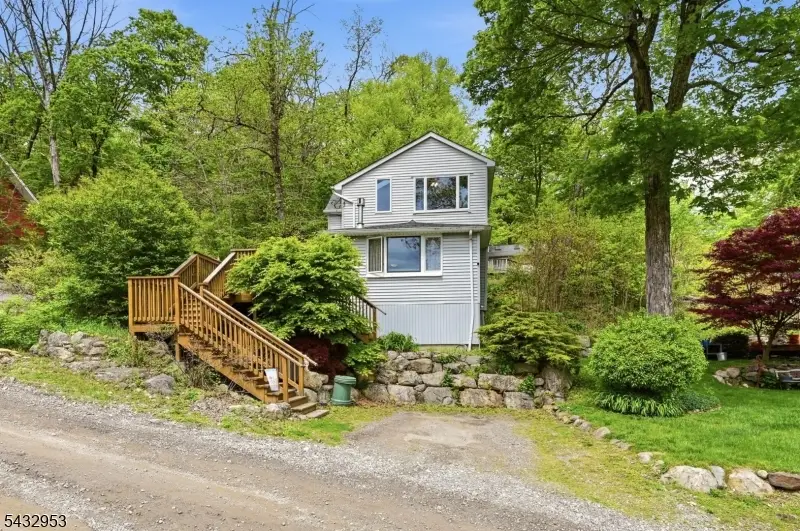 48 Goldfinch Ln, West Milford, NJ 07480 - #2