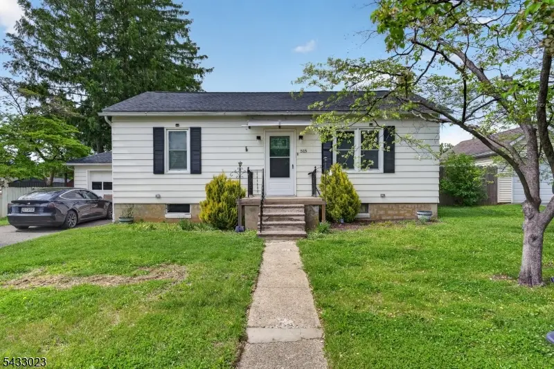515 Lynda Rd, Lopatcong, NJ 08865 - #1