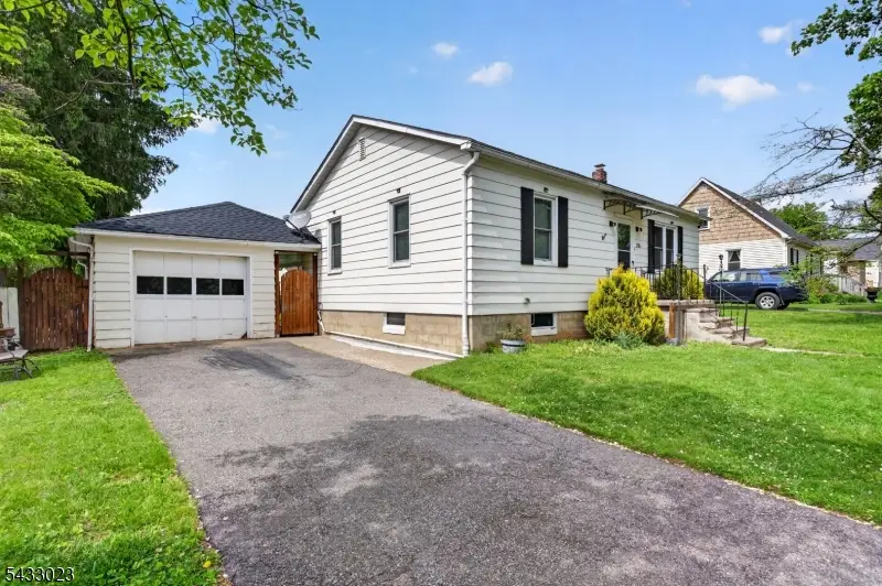 515 Lynda Rd, Lopatcong, NJ 08865 - #2