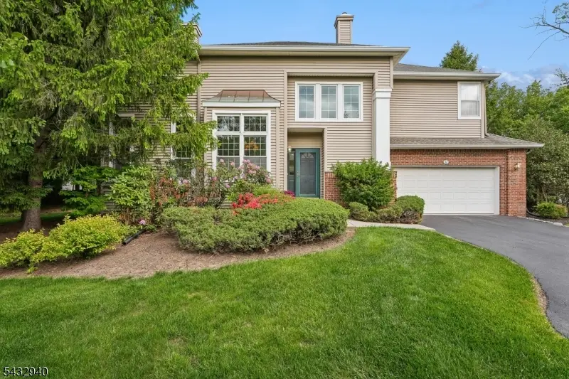 32 Kent Dr, Roseland, NJ 07068 - #1