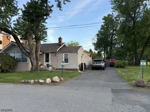 15 Volker Ln, Livingston Twp., NJ 07039