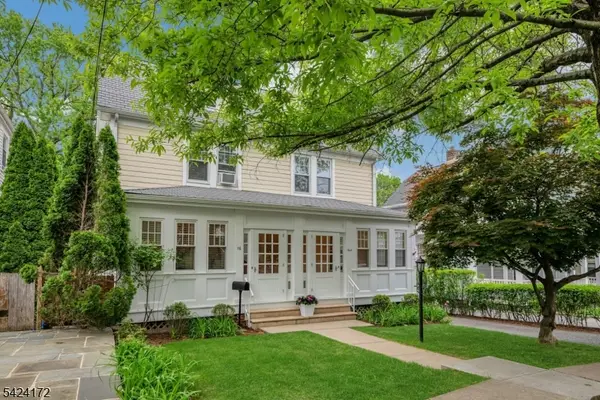 16 Russell Pl, Summit City, NJ 07901