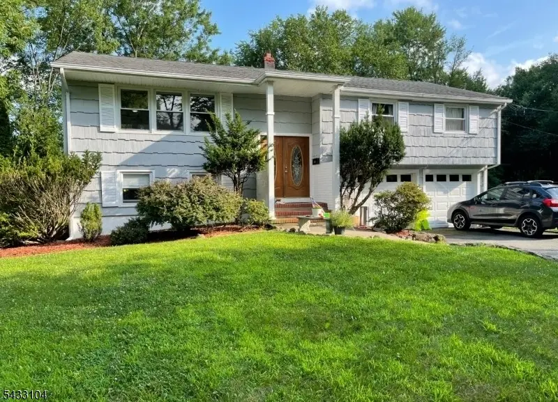 10 Falcon Ct, Livingston, NJ 07039 - #1