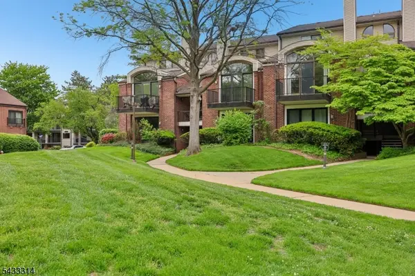 1 Peabody Ct, Teaneck Twp., NJ 07666