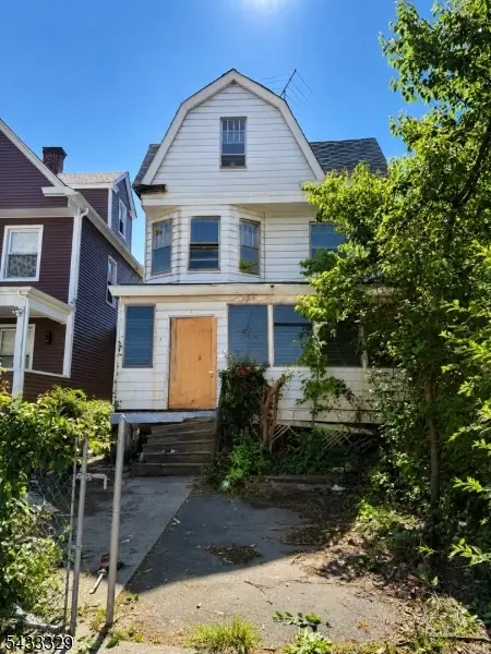 4 N 20th St, East Orange City, NJ 07017
