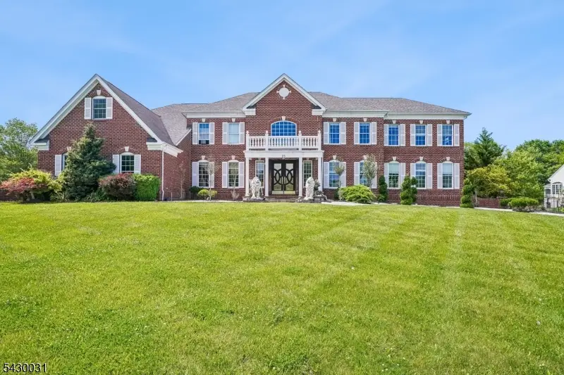 23 Balmoral Dr, Pittstown, NJ 08867 - #2