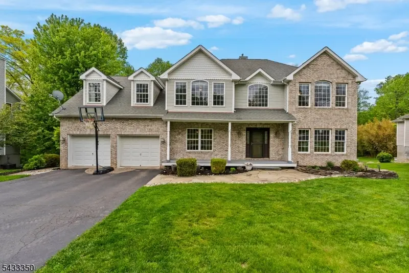 4 Matthew Dr, Lake Mohawk, NJ 07871 - #3