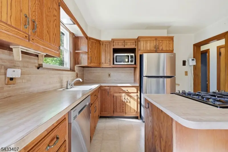 47 Christie St, Ridgefield Park, NJ 07660 - #3