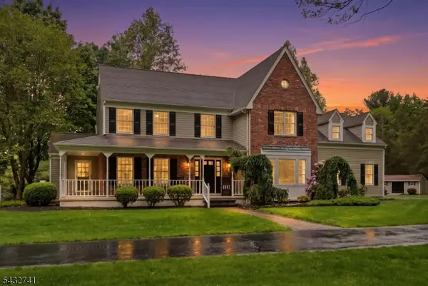 2 Deer Run, Clinton Twp., NJ 08833