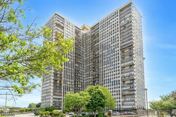 300 Winston Dr-c0214 #214, Cliffside Park Boro, NJ 07010