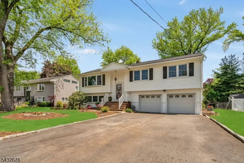 98 Vassar Dr, Paramus, NJ 07652 - #3
