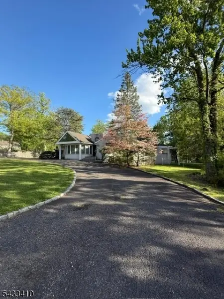 181 W Hobart Gap Rd, Livingston, NJ 07039 - #2