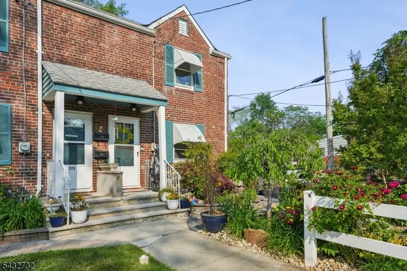 371 Raleigh Rd, Rahway, NJ 07065 - #1
