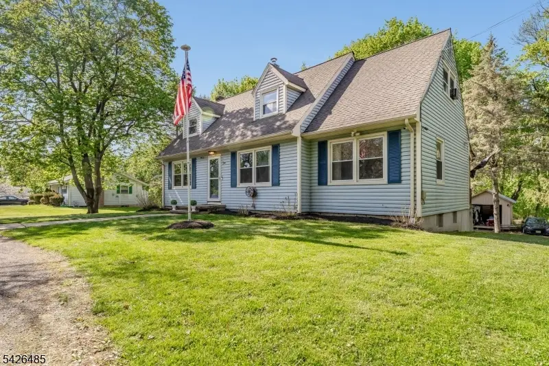 24 High St, Bloomsbury, NJ 08804 - #2