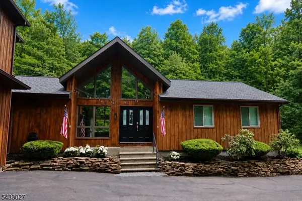 625 Maxim Dr, Hopatcong Boro, NJ 07821